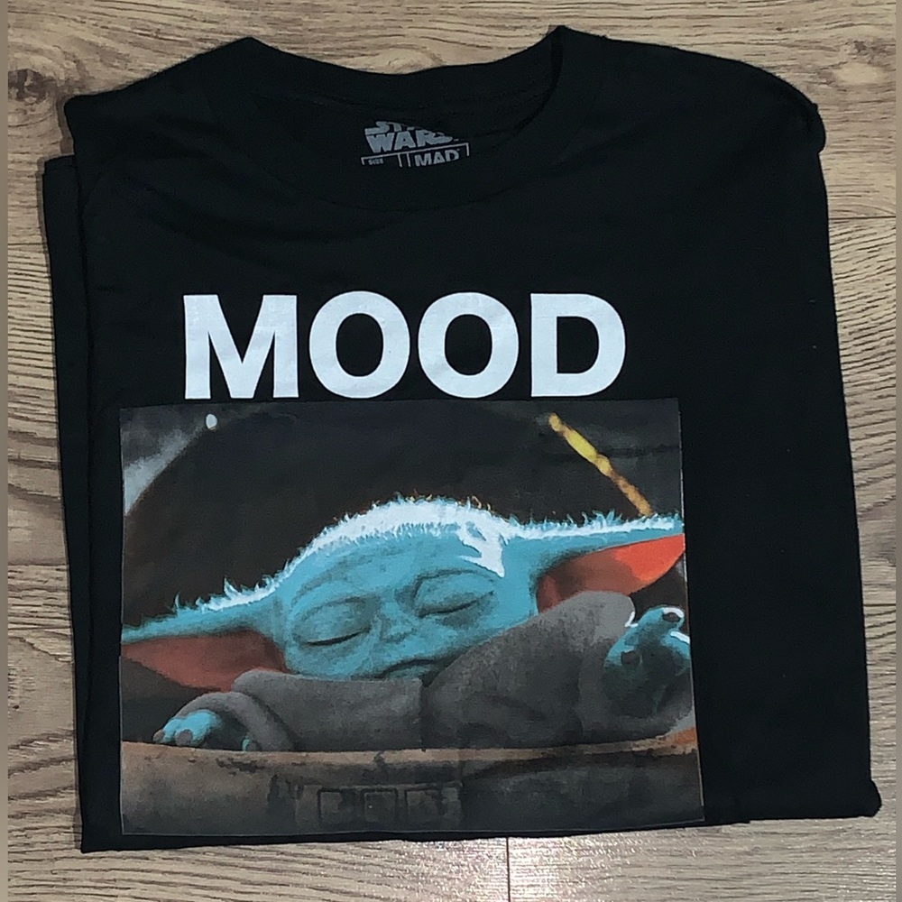 Mens baby Yoda short sleeve shirt